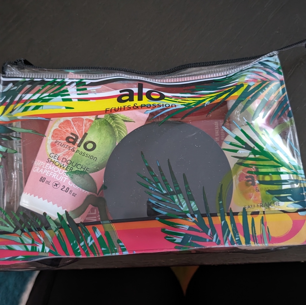 Fruits and Passion travel set